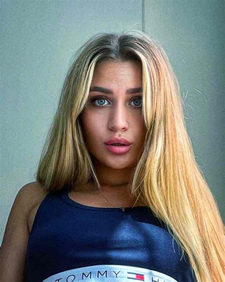 Charlotte Simpson Height, Weight, Net Worth, Age, Birthday, Wikipedia, Who, Instagram, Biography