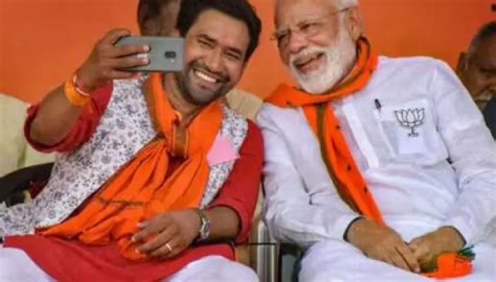 Dinesh Lal Yadav NirahuaHeight, Weight, Net Worth, Age, Birthday, Wikipedia, Who, Instagram, Biography