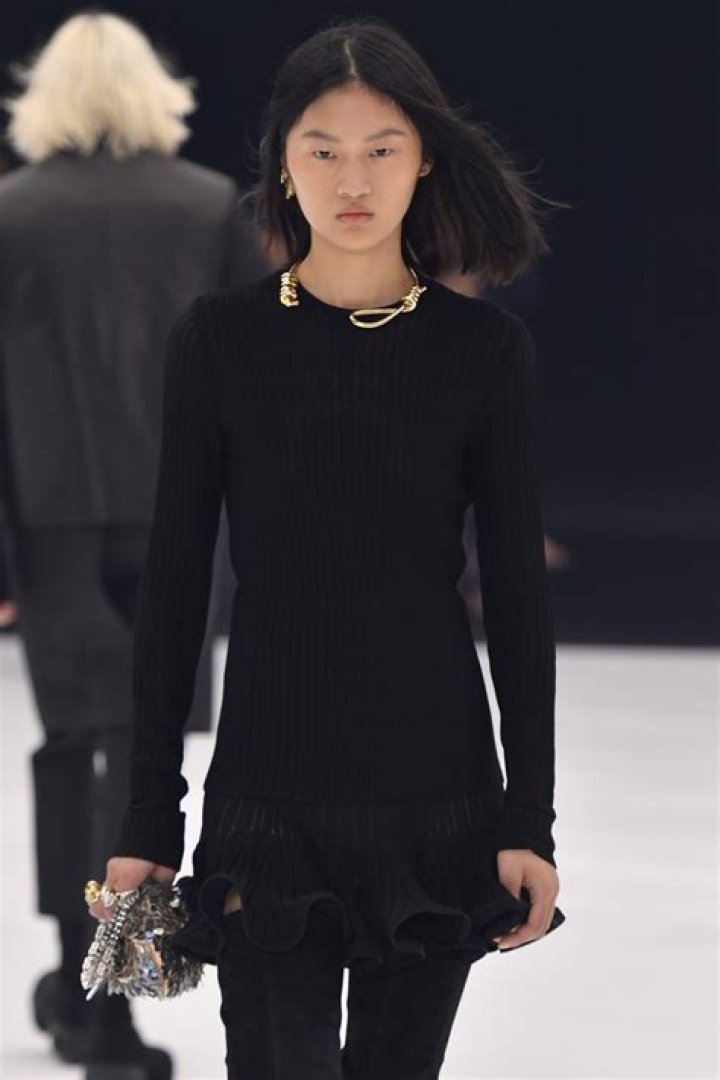 
“She just has no sense”: Kylie Jenner noose necklace sparks severe backlash as Givenchy comes under fire 