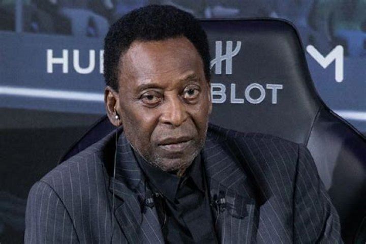 
Soccer Legend Pelé Will Spend Christmas in Hospital as Cancer Battle Worsens: ‘We Are Not Alone’ 