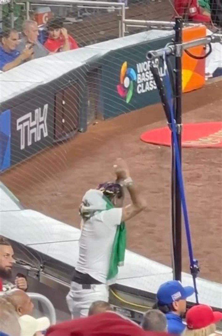 
Tekashi 6ix9ine Thrown Out of Baseball Stadium in Miami for Inappropriate Behavior After Getting Drunk 