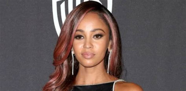 What bra size is Vanessa Morgan?