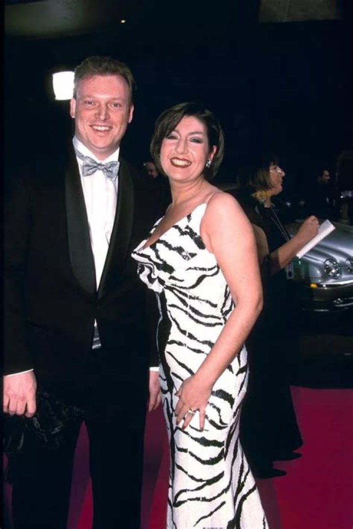 
Who Is Henrik Brixen? Learn About Jane McDonald Partner 